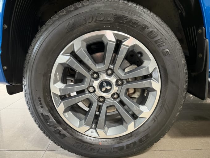 2025 Mitsubishi L200