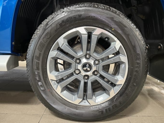 2025 Mitsubishi L200