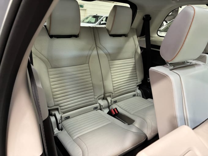 2025 Land Rover Discovery