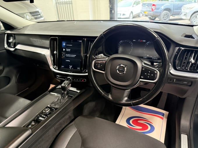 2025 Volvo V60