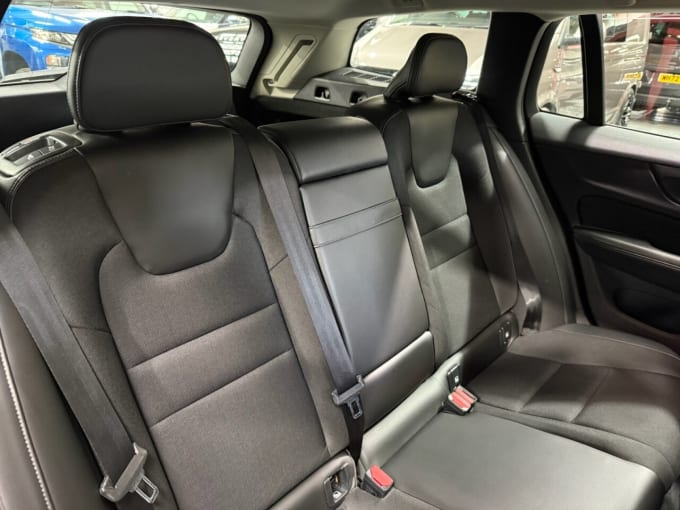 2025 Volvo V60