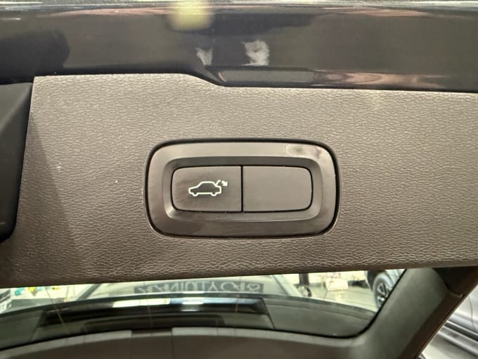 2025 Volvo V60