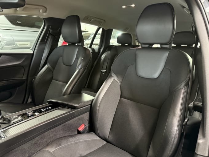 2025 Volvo V60