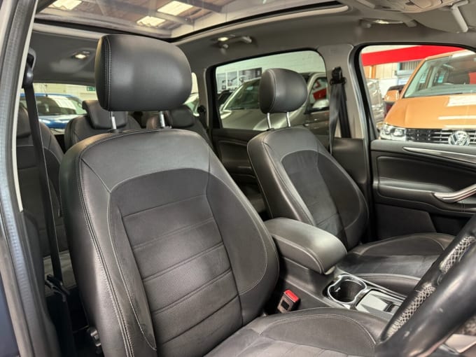 2025 Ford S-max