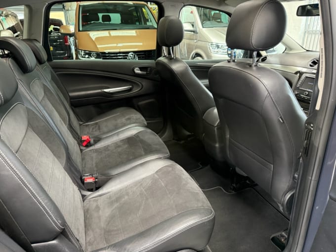 2025 Ford S-max