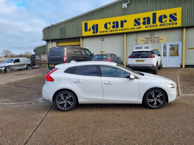 2019 Volvo V40