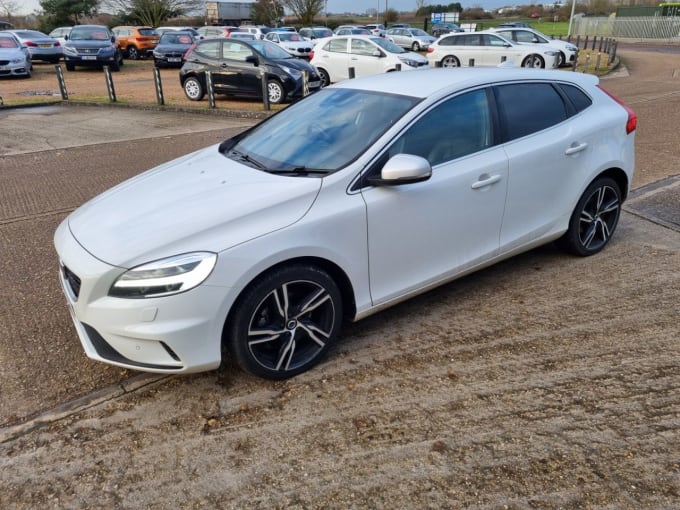 2019 Volvo V40