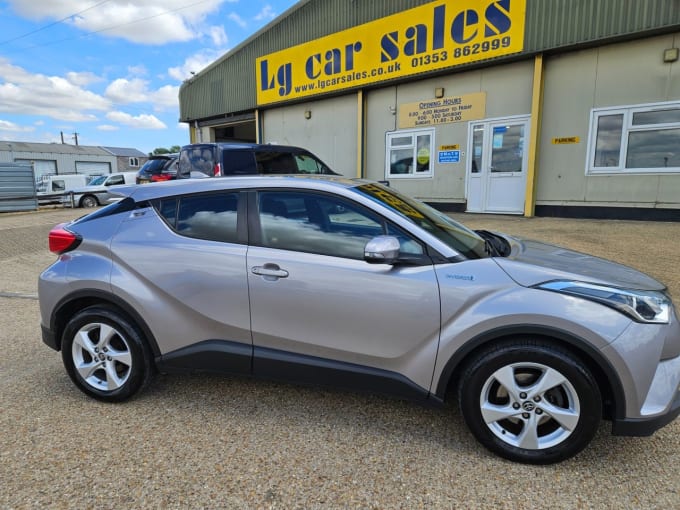 2025 Toyota C-hr