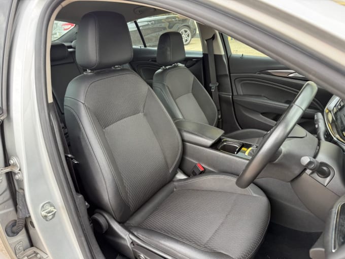 2025 Vauxhall Insignia