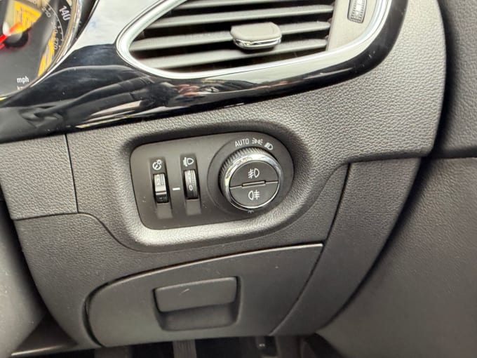 2025 Vauxhall Astra
