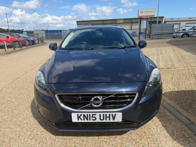 2025 Volvo V40