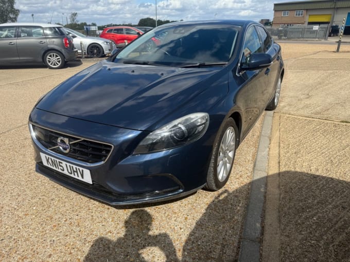 2025 Volvo V40
