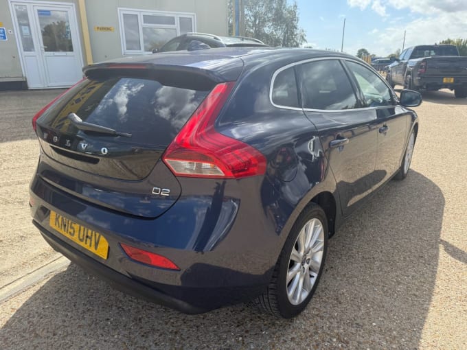 2025 Volvo V40