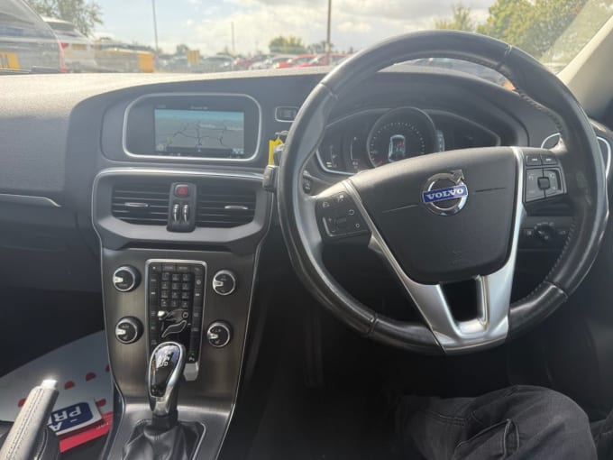 2025 Volvo V40