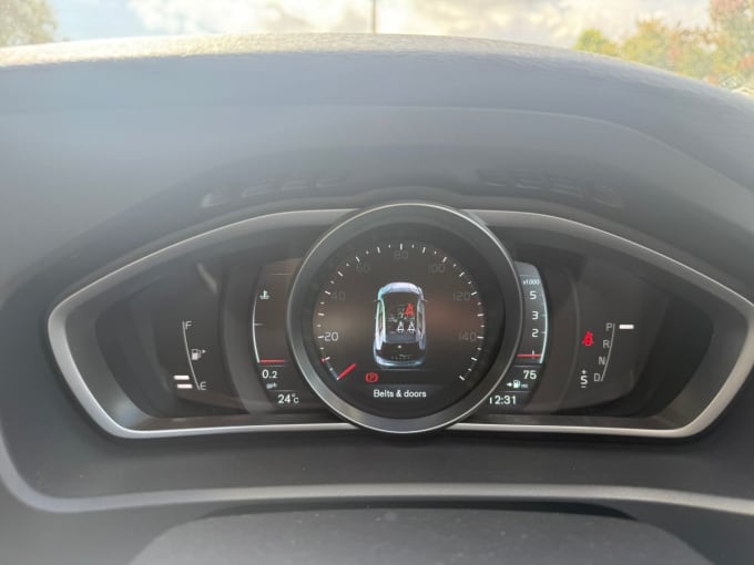 2025 Volvo V40