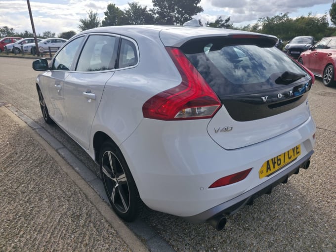 2025 Volvo V40