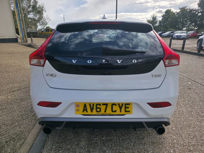 2025 Volvo V40