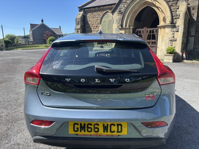 2025 Volvo V40