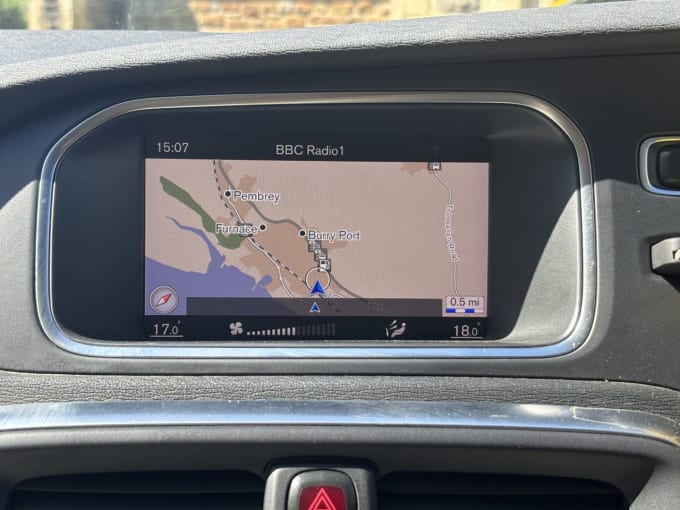 2025 Volvo V40