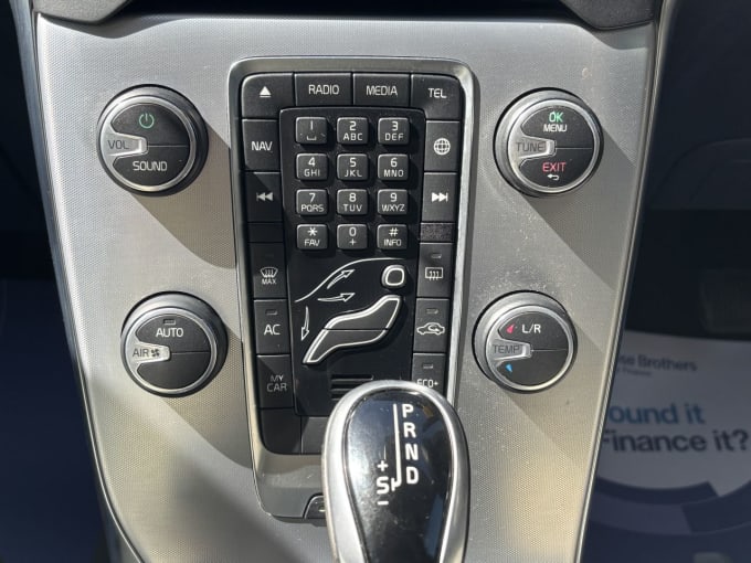 2025 Volvo V40