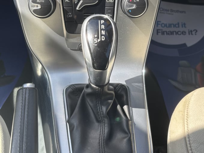 2025 Volvo V40