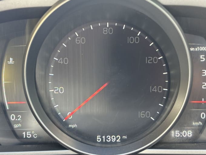 2025 Volvo V40
