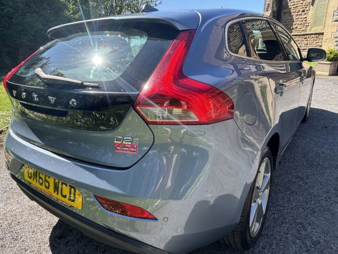 2025 Volvo V40