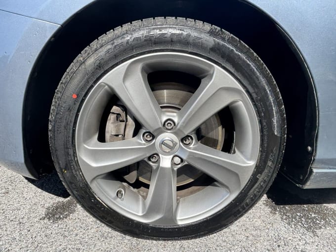 2025 Volvo V40