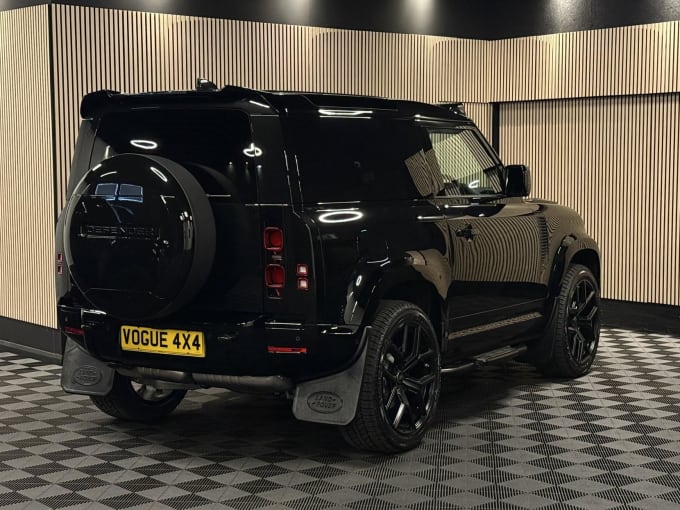 2025 Land Rover Defender 90