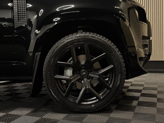 2025 Land Rover Defender 90
