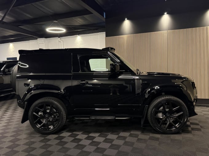 2025 Land Rover Defender 90