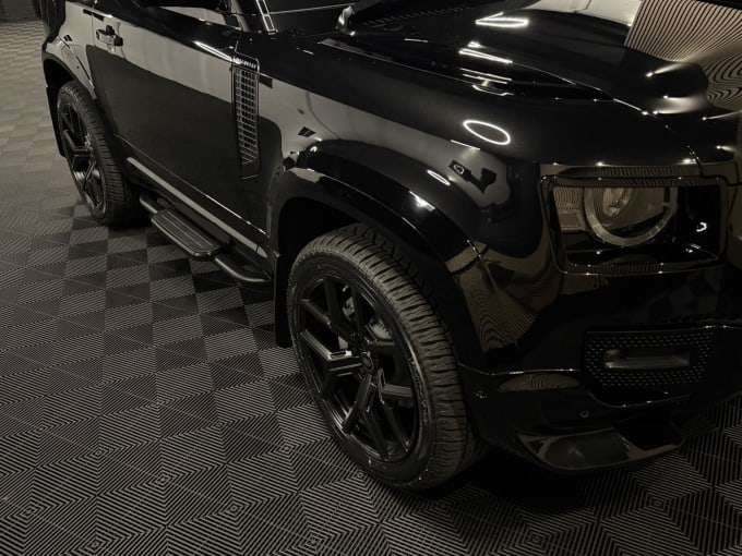 2025 Land Rover Defender 90