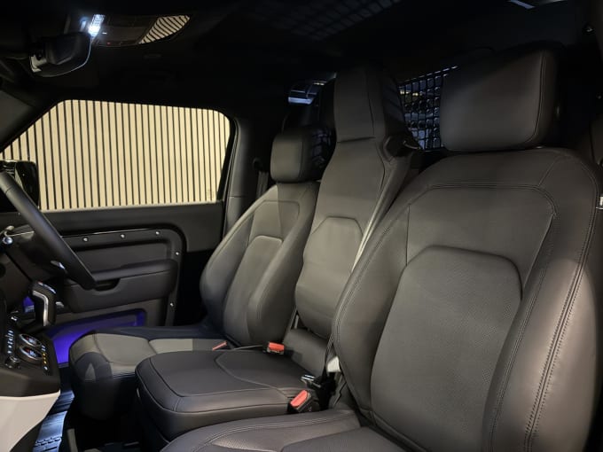 2025 Land Rover Defender 90