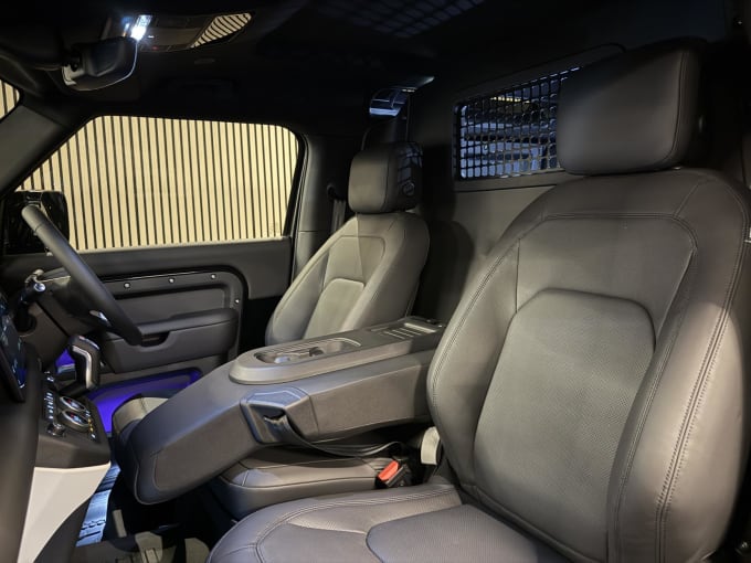2025 Land Rover Defender 90