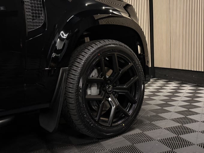 2025 Land Rover Defender 90