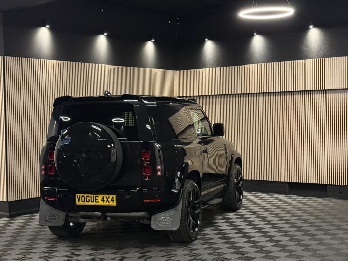 2025 Land Rover Defender 90