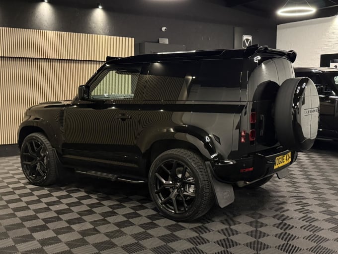 2025 Land Rover Defender 90