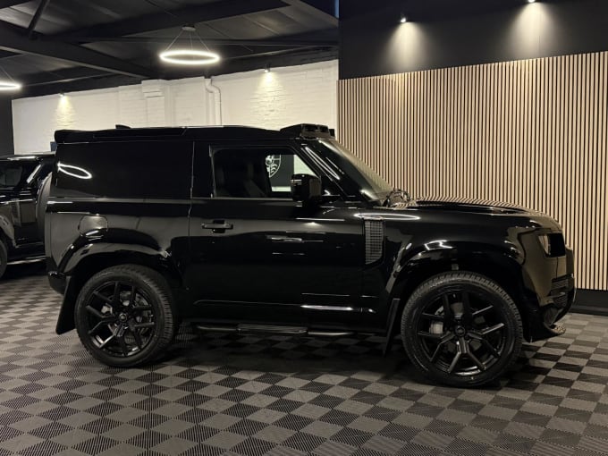 2025 Land Rover Defender 90