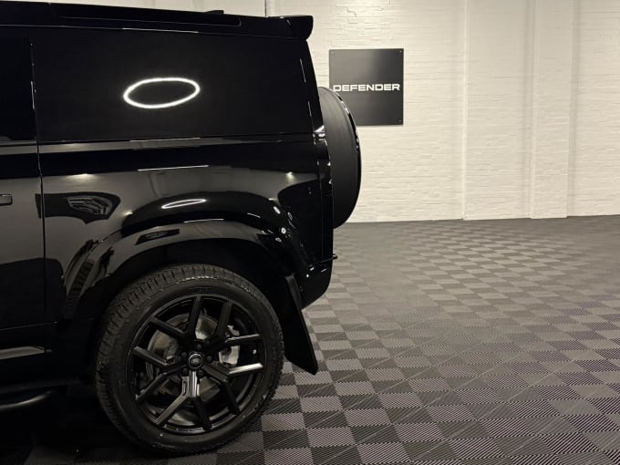 2025 Land Rover Defender 90