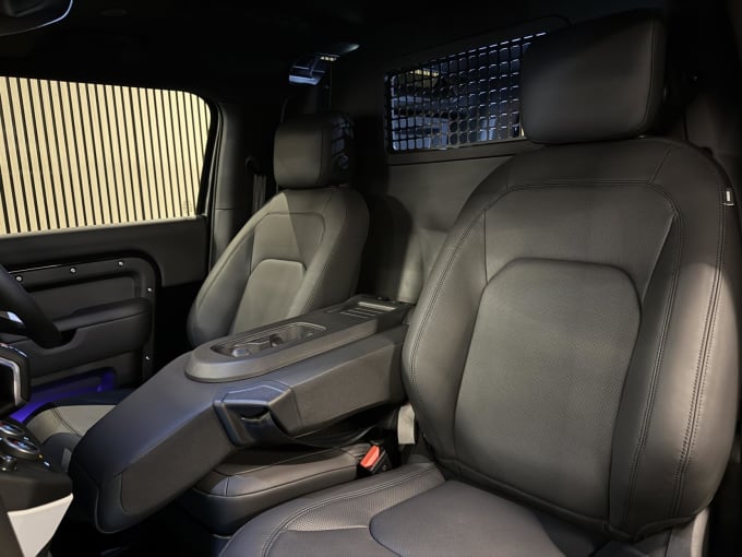 2025 Land Rover Defender 90