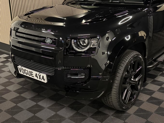 2025 Land Rover Defender 90
