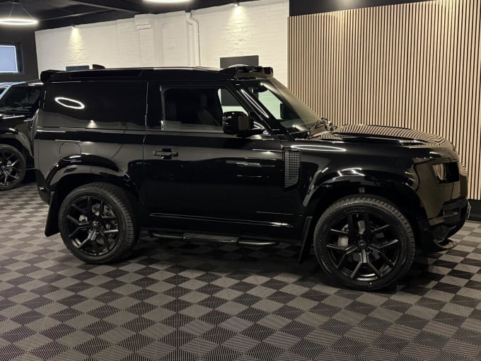 2025 Land Rover Defender 90