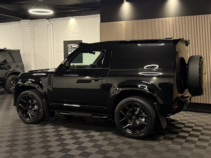2025 Land Rover Defender 90