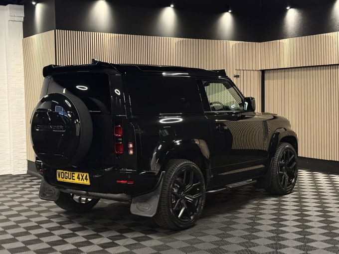 2025 Land Rover Defender 90