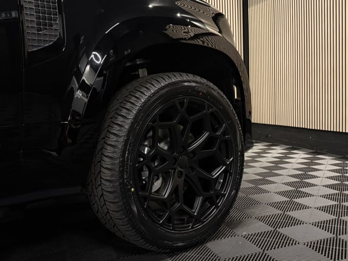 2025 Land Rover Defender 90