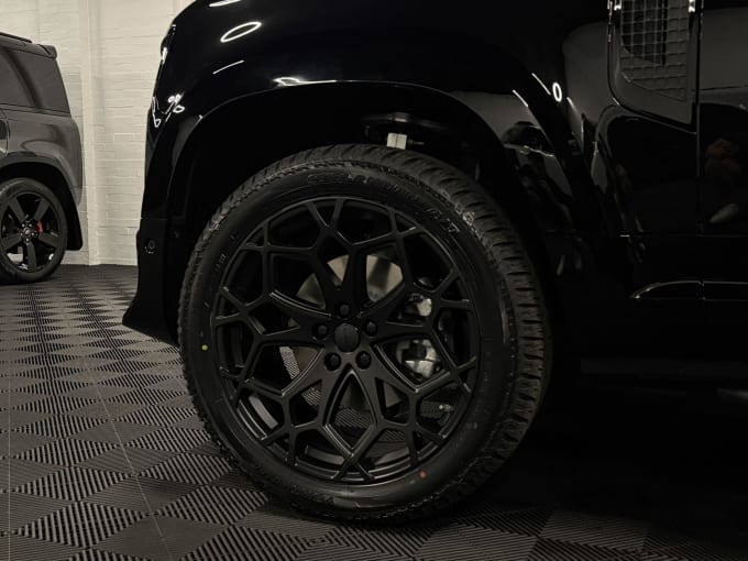 2025 Land Rover Defender 90