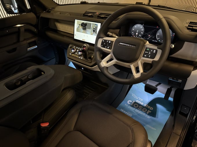 2025 Land Rover Defender 90