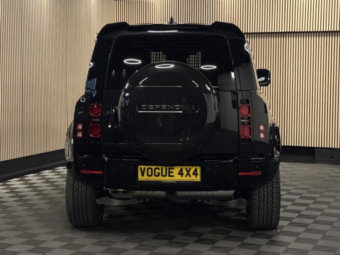 2025 Land Rover Defender 90