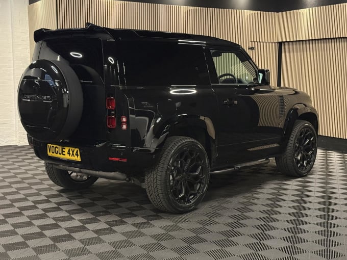 2025 Land Rover Defender 90