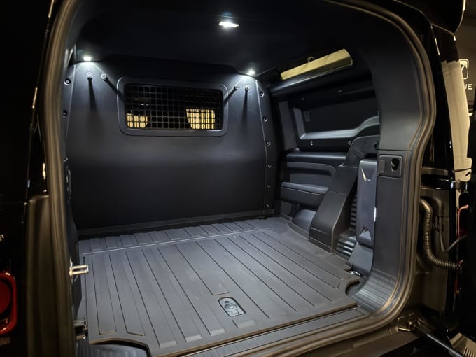 2025 Land Rover Defender 90